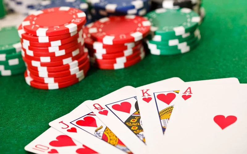 Tại sao bài poker lại được yêu thích