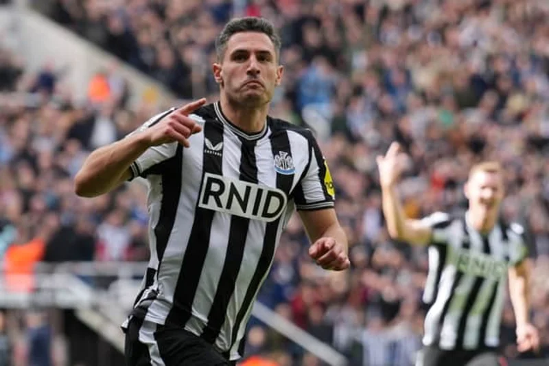 Fabian Schär với vẻ đẹp nam tính và phong thái điềm tĩnh.