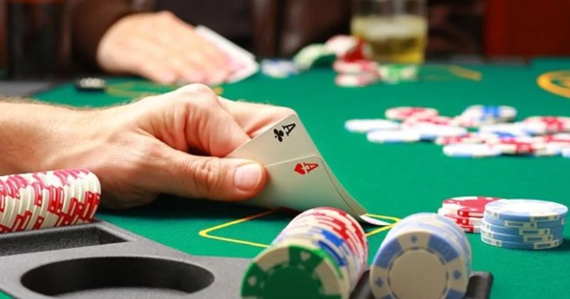 Poker có nguồn gốc từ những trò chơi bài cổ đại và phát triển mạnh tại Mỹ