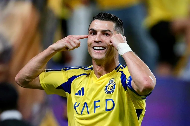 Cristiano Ronaldo ăn mừng sau khi ghi bàn trong một trận đấu tại giải Saudi Pro League.